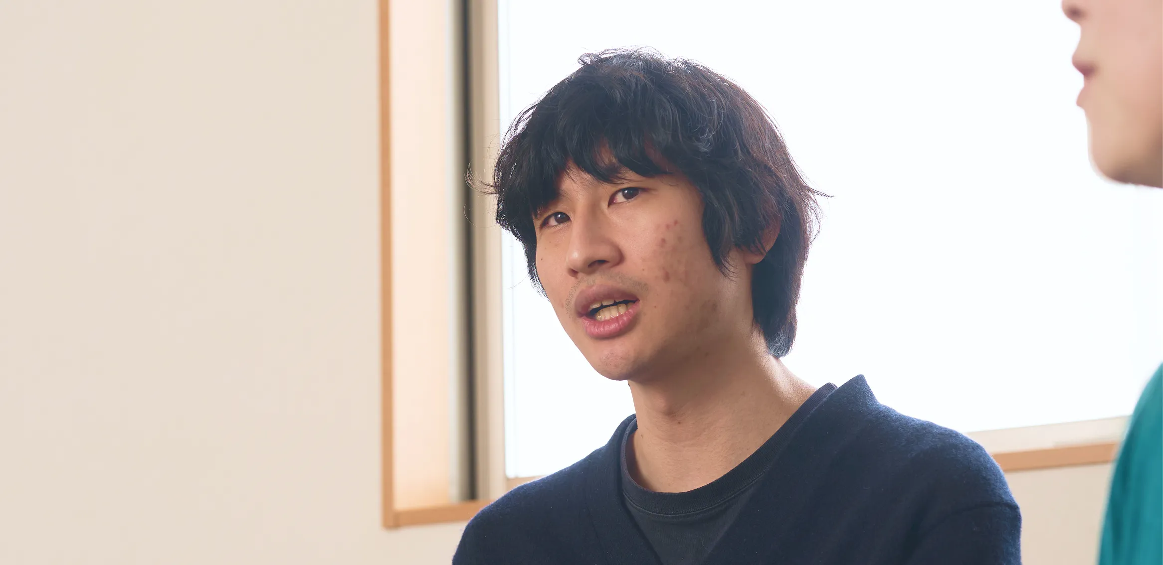 談話中の山田